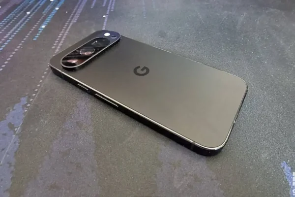 Prototype-Pixel-10-Pro-leaks-with-a-bigger-camera-and-different-moved-parts