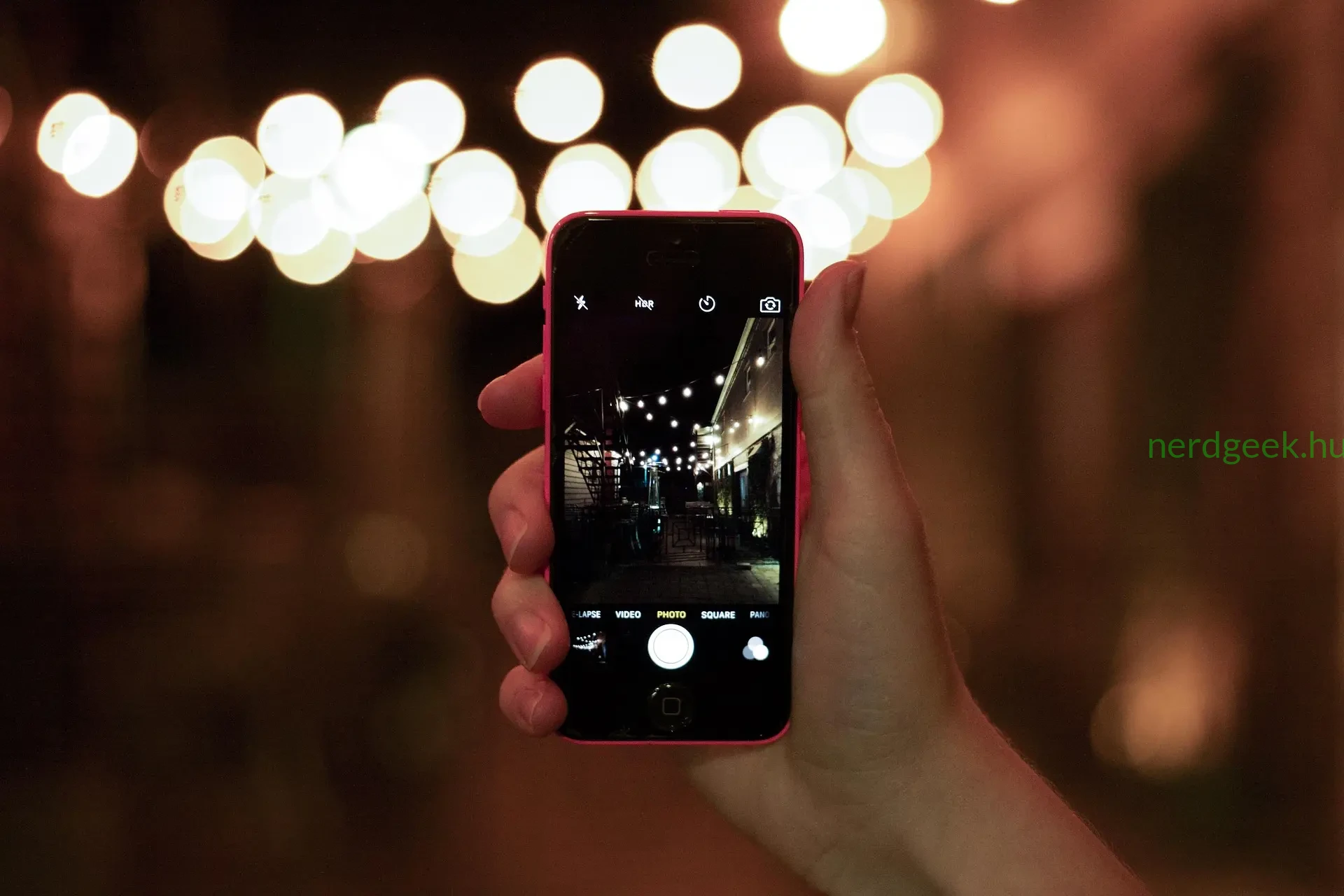 pexels-apple-1868279_1920