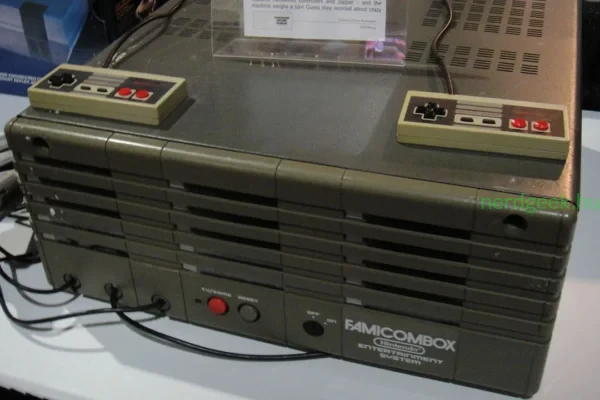 Famicom-Box-photo-E3-2011