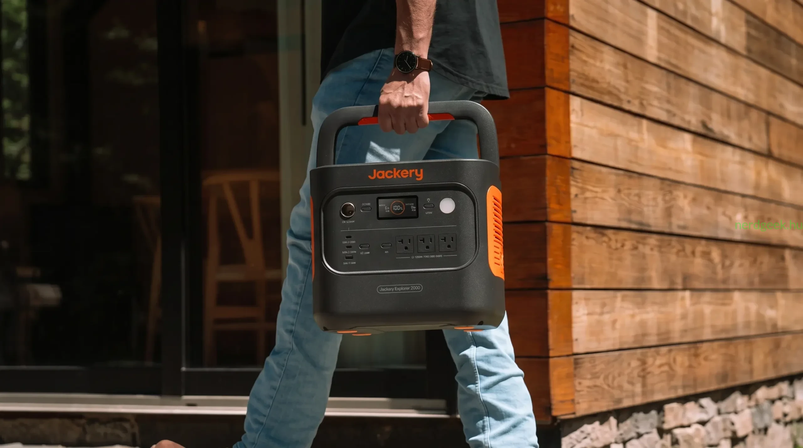 Jackery Explorer 2000Plus v2