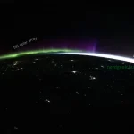 Lilás sarkifény-áradat tündökölt az Űrállomás felett iss-purple-haze