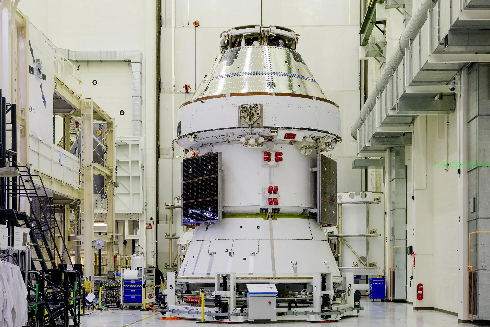 artemis-2-orion